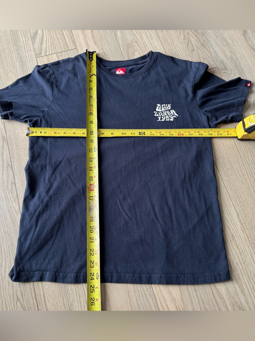 Quiksilver men’s Navy Graphic T-Shirt